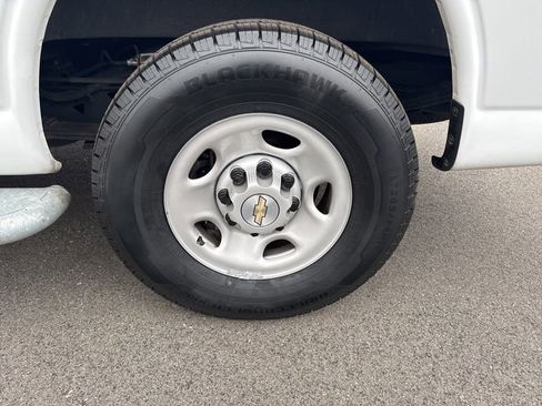 Used 2024 Chevrolet Express 2500 w/ Driver Convenience Package image 30