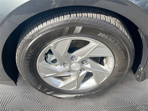 Used 2025 Hyundai Sonata SE image 27