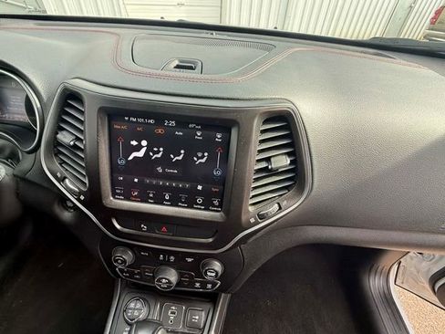 Used 2020 Jeep Cherokee Trailhawk w/ Comfort/Convenience Group image 11