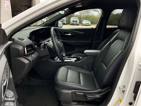 Used 2025 Buick Envista Sport Touring image 10