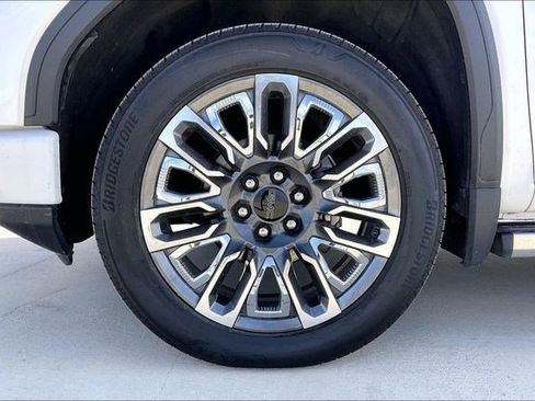 Used 2023 GMC Sierra 1500 Denali Ultimate image 9
