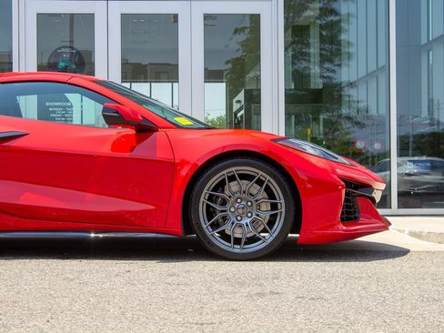Used 2025 Chevrolet Corvette Z06 RWD image 5