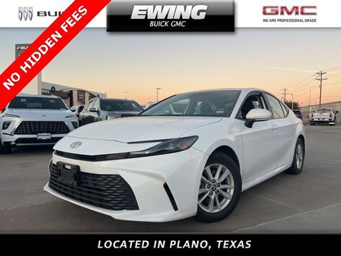 Used 2025 Toyota Camry LE image 1