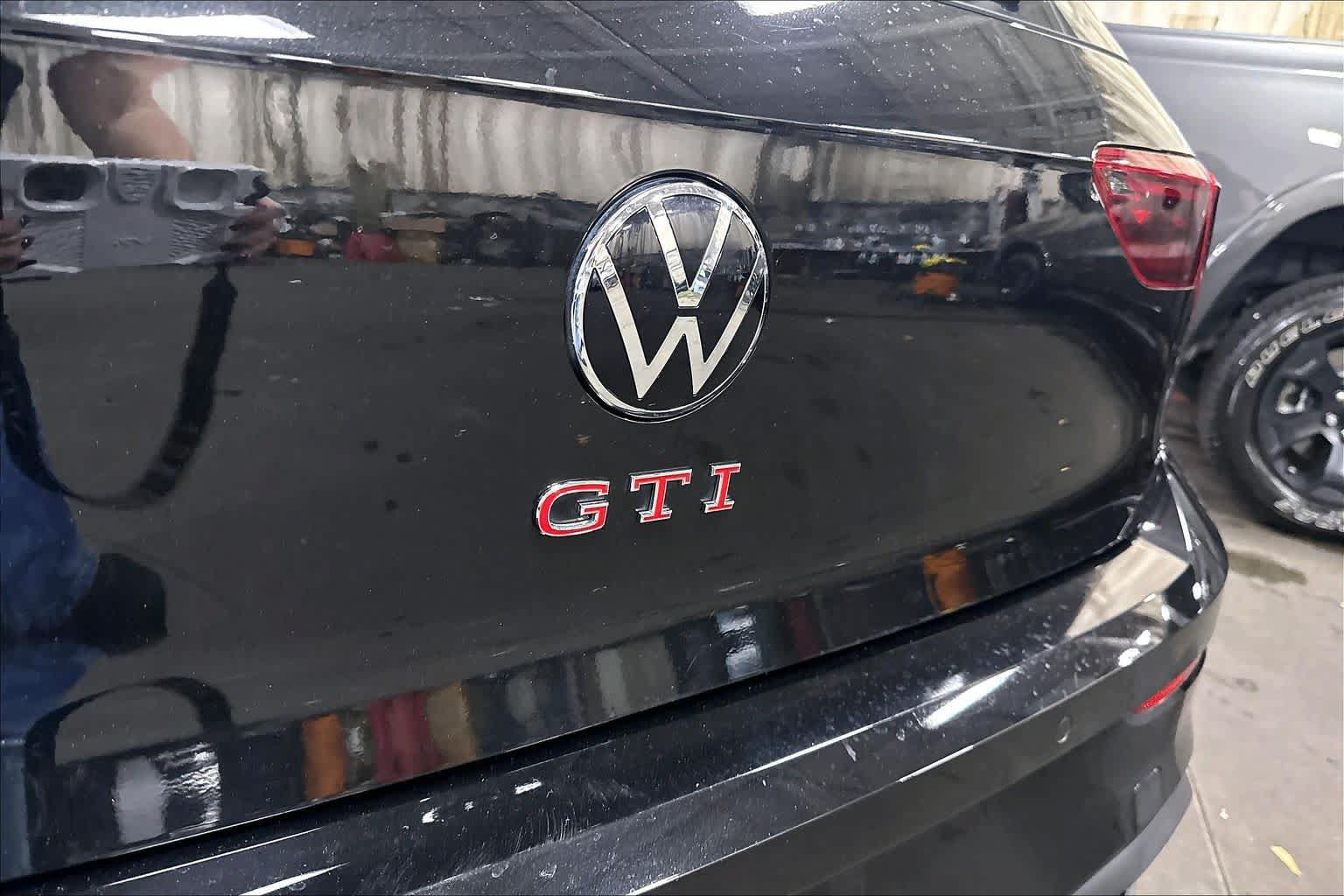 Used 2024 Volkswagen GTI SE FWD image 30
