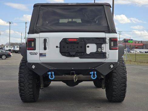 Used 2022 Jeep Wrangler Willys image 16