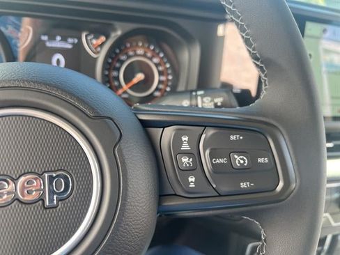 New 2025 Jeep Gladiator Sport AWD/4WD image 17