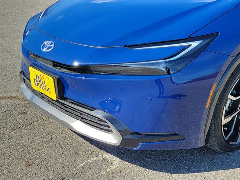 Used 2024 Toyota Prius Prime Premium w/ Advanced Technology Package FWD image 9