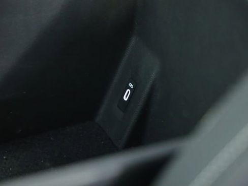 Used 2022 Volkswagen Atlas Cross Sport SEL image 23