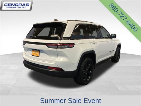 Certified 2025 Jeep Grand Cherokee Altitude AWD/4WD image 7