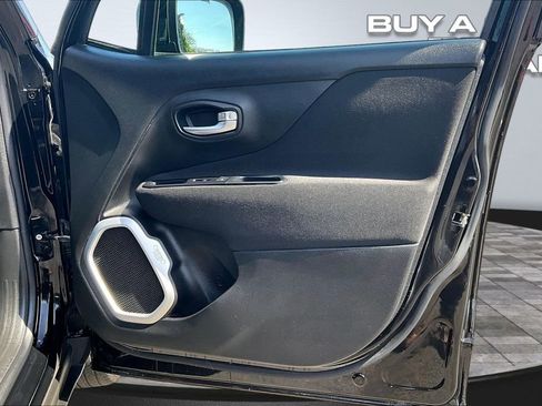 Used 2018 Jeep Renegade Latitude w/ Cold Weather Group AWD/4WD image 20