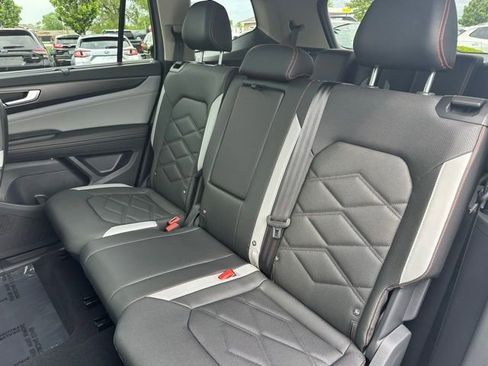 Certified 2025 Volkswagen Atlas Peak Edition SE AWD/4WD image 30