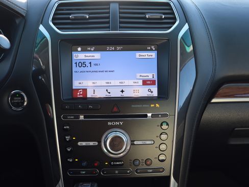 Used 2017 Ford Explorer Platinum image 19