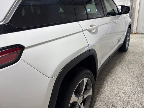 Used 2023 Jeep Grand Cherokee Limited w/ Luxury Tech Group II AWD/4WD image 9