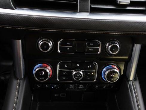 Used 2022 GMC Yukon SLT w/ SLT Premium Package AWD/4WD image 32