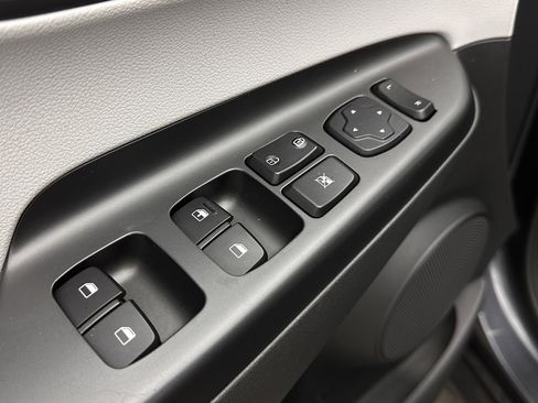 Used 2022 Hyundai Kona SEL image 11