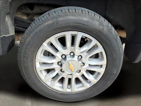 Used 2023 Chevrolet Silverado 2500 High Country w/ Z71 Off-Road Package image 6