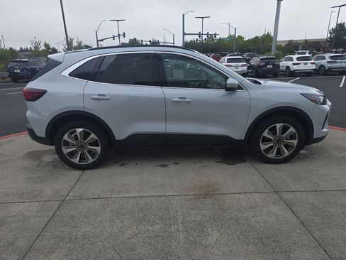 Used 2025 Ford Escape Platinum AWD/4WD image 5