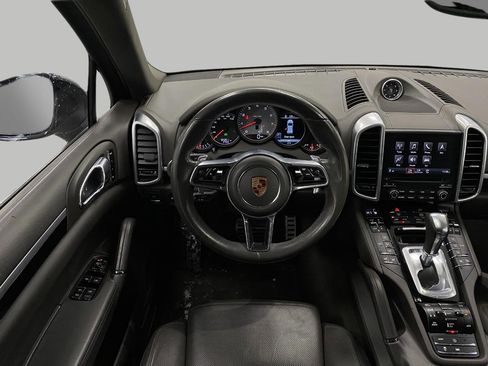 Used 2018 Porsche Cayenne S image 15