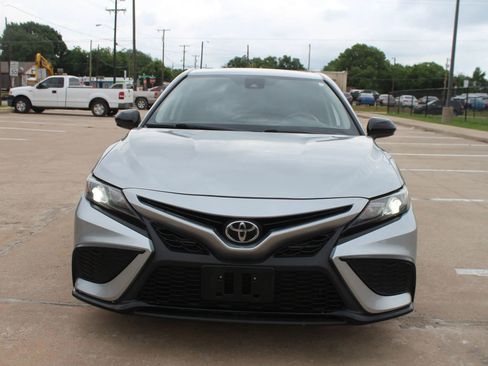 Used 2021 Toyota Camry SE FWD image 2