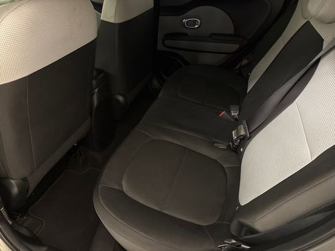 Used 2016 Kia Soul FWD image 16