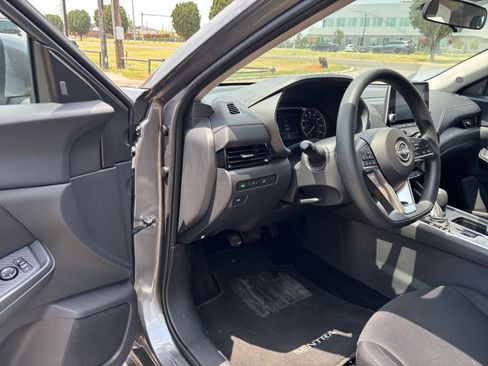 Used 2025 Nissan Sentra SV FWD image 27