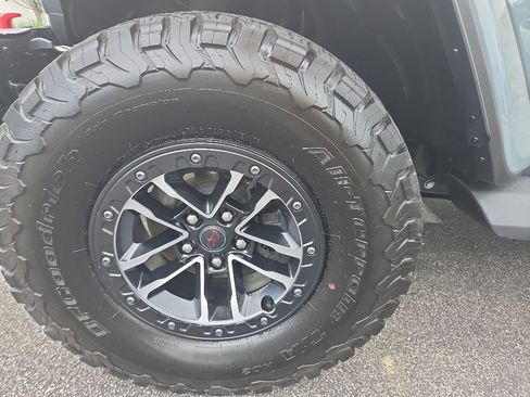 Used 2024 Jeep Wrangler Unlimited Rubicon AWD/4WD image 17