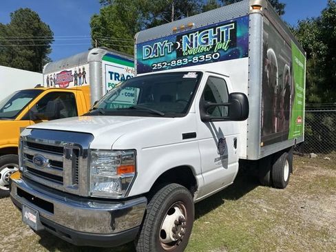 Used 2017 Ford E-350 and Econoline 350 XL w/ Power Windows & Locks Group image 2