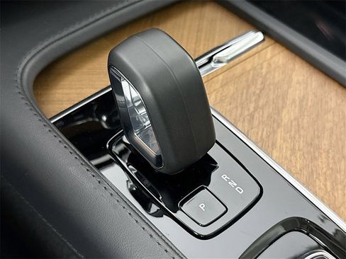 Certified 2024 Volvo XC90 T8 Plus image 17