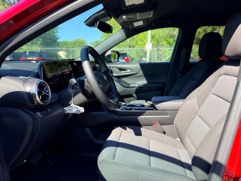 Used 2026 Chevrolet Equinox LT FWD image 6