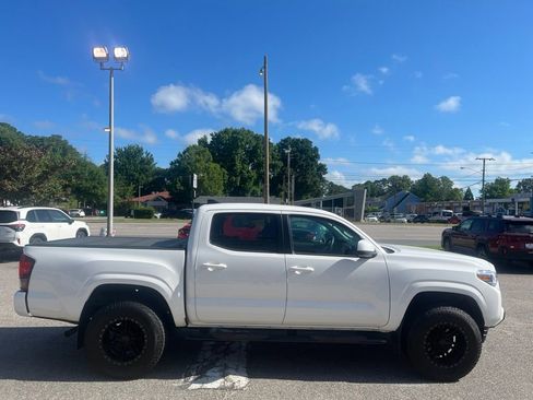 Used 2023 Toyota Tacoma SR w/ SR Convenience Package RWD image 4