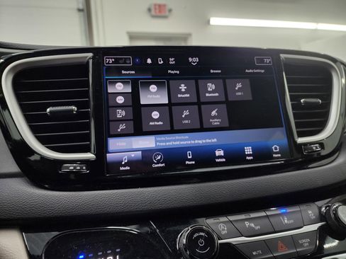 Used 2024 Chrysler Pacifica Touring-L image 45