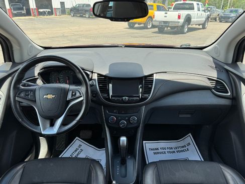 Used 2017 Chevrolet Trax LT w/ LT Convenience Package AWD/4WD image 21
