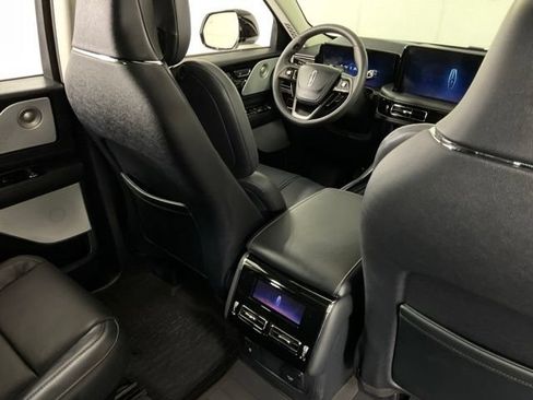 Used 2026 Lincoln Aviator Reserve AWD/4WD image 29