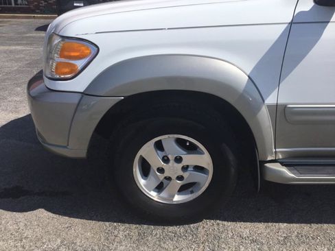 Used 2004 Toyota Sequoia SR5 RWD image 23