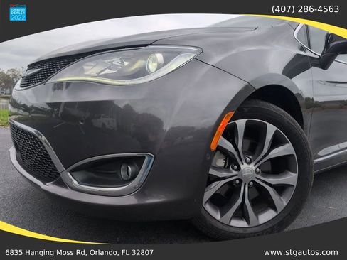 Used 2018 Chrysler Pacifica Limited w/ Tire & Wheel Group image 10