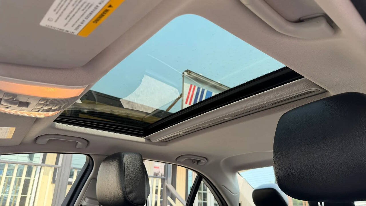 Used 2013 Mercedes-Benz C 300 4MATIC Sedan image 22