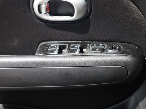 Used 2017 Kia Soul FWD image 43
