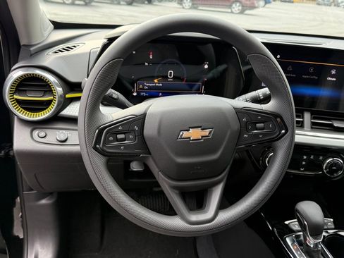 New 2026 Chevrolet Trax LT image 15
