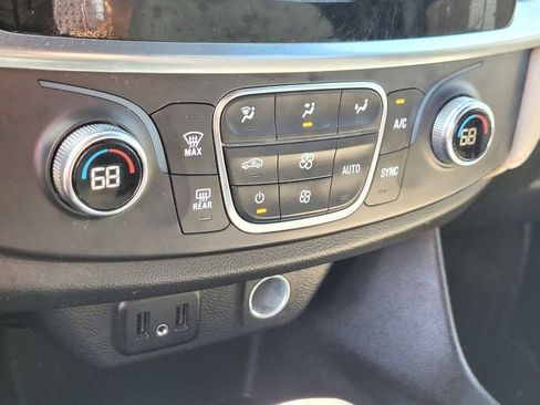 Used 2023 Chevrolet Traverse LS FWD image 19