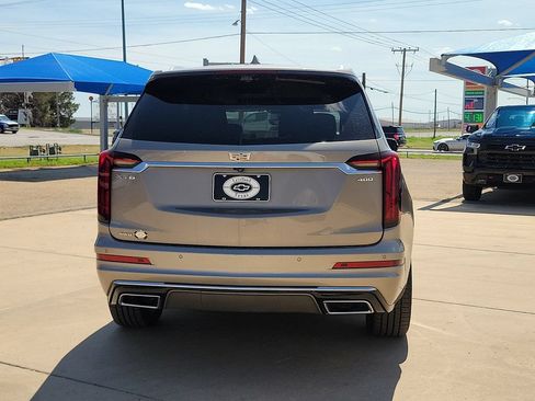Used 2022 Cadillac XT6 Premium Luxury w/ Platinum Package AWD/4WD image 4