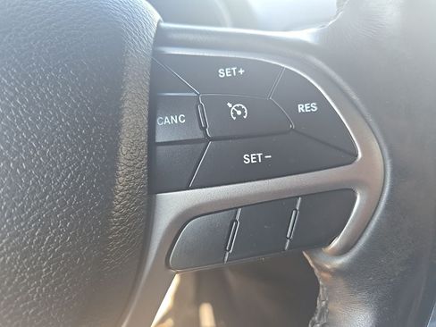 Used 2019 Jeep Grand Cherokee Limited w/ Luxury Group II AWD/4WD image 15