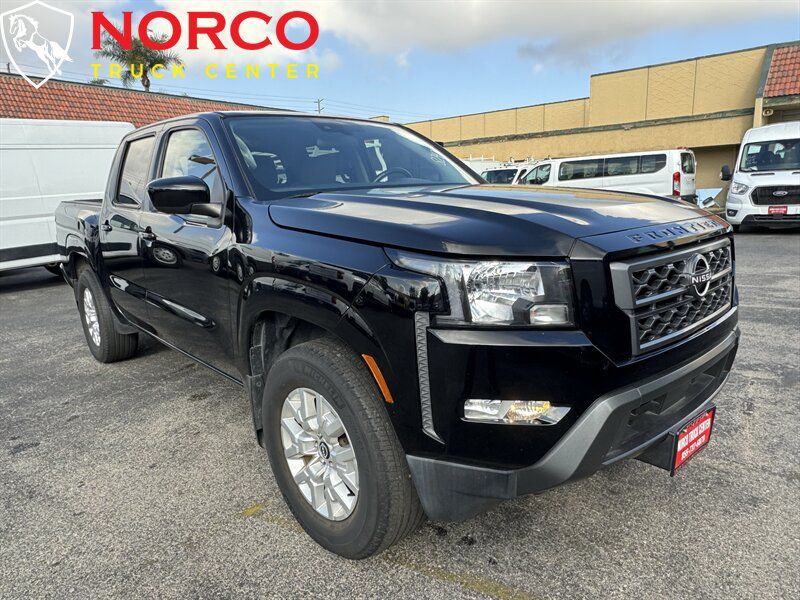 Used 2022 Nissan Frontier SV RWD image 2