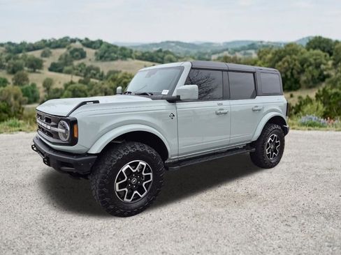 Used 2023 Ford Bronco Outer Banks AWD/4WD image 3