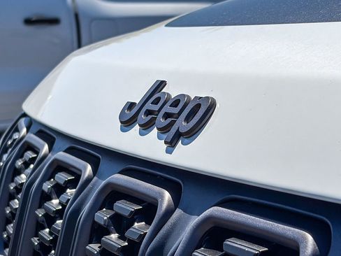 Used 2025 Jeep Compass Trailhawk AWD/4WD image 15
