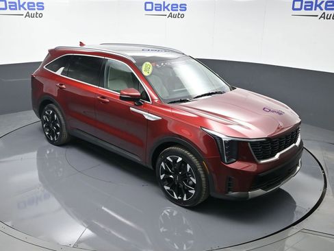 Certified 2025 Kia Sorento EX w/ Panoramic Sunroof Package image 50