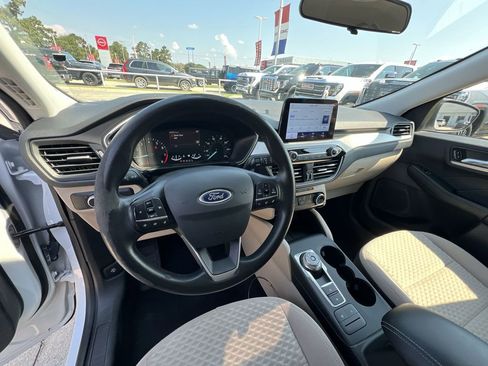 Used 2021 Ford Escape SE image 19