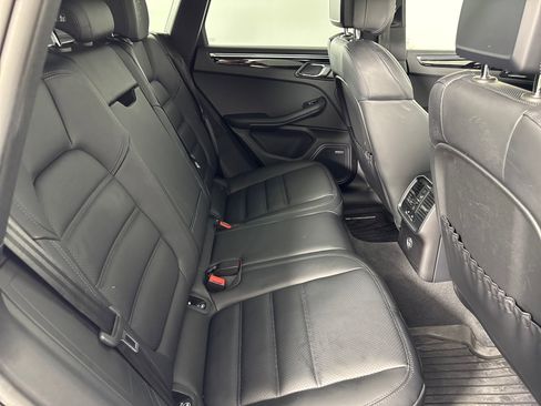Certified 2025 Porsche Macan image 29