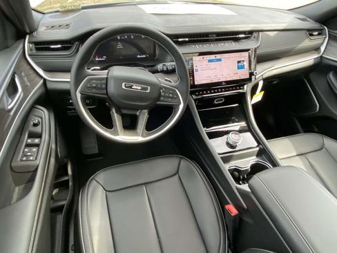 New 2026 Jeep Grand Cherokee Limited w/ Luxury Tech Group II image 36