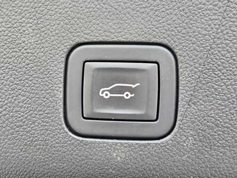 Used 2025 GMC Yukon Denali image 11