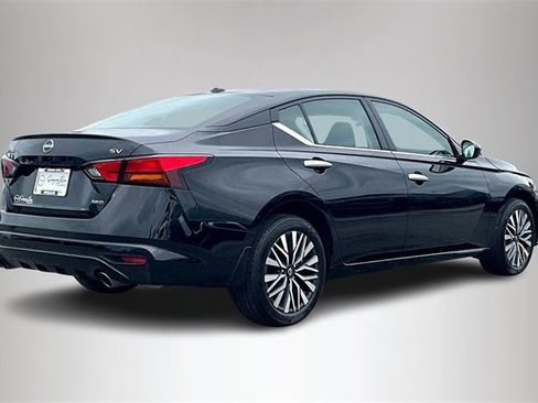 Certified 2024 Nissan Altima 2.5 SV w/ SV Premium Package image 3